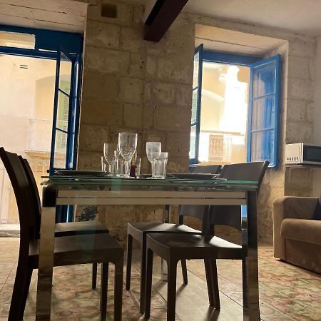 Traditional Townhouse In The Hearth Of Valletta Vila Exterior foto