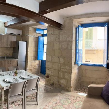 Traditional Townhouse In The Hearth Of Valletta Vila Exterior foto