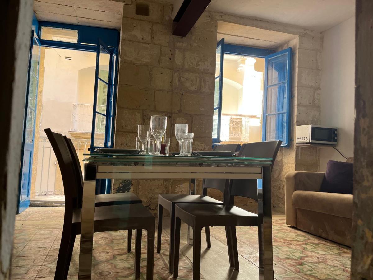 Traditional Townhouse In The Hearth Of Valletta Vila Exterior foto